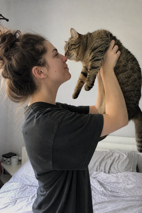 Marika und Basia, 6 Jahre. Jeden Morgen der Messlöffel, Schluss mit dem Schätzen nach Gefühl.